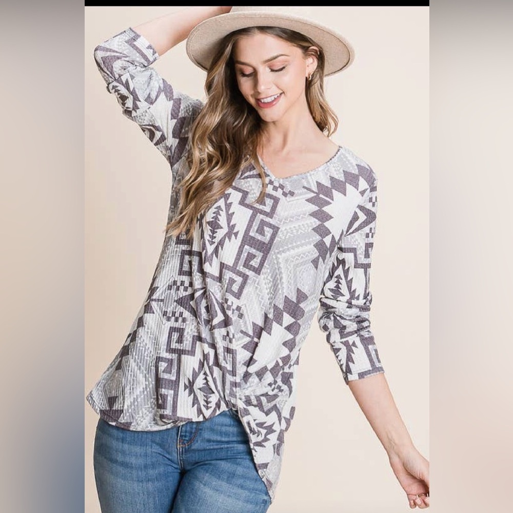 AZTEC PRINT SIDE TWIST WAFFLE TOP: Ivory/Grey